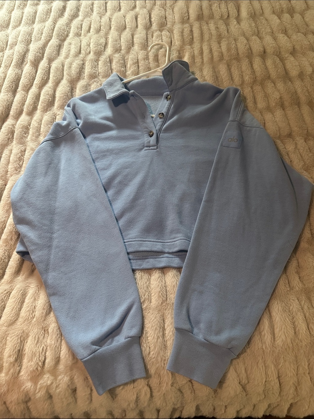 Alo Women’s Light Blue Cropped Henley Pullover Small